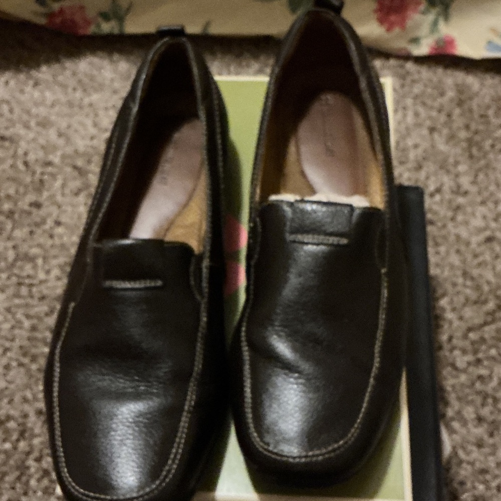 Naturalizer Women’s Dark Brown Leather Slip-On Loafers
